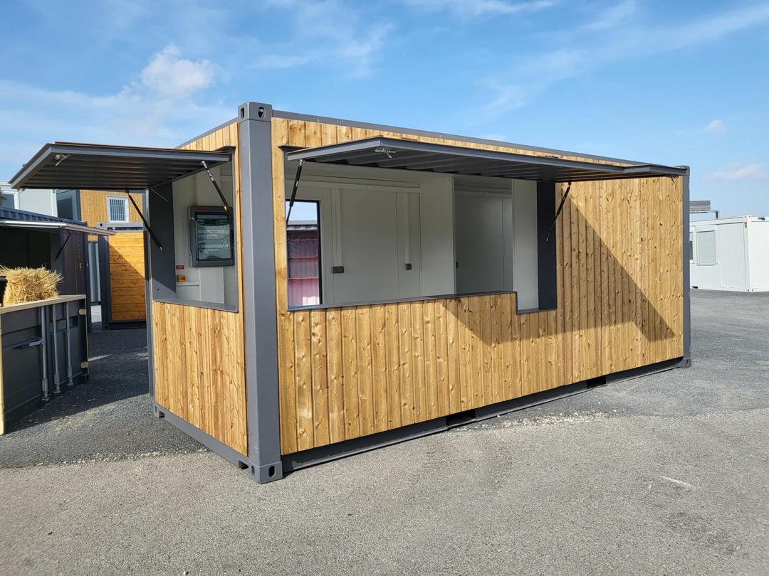 Conteneur Bar mobile 20 pieds  avec revêtement en bois et ouverture basculante